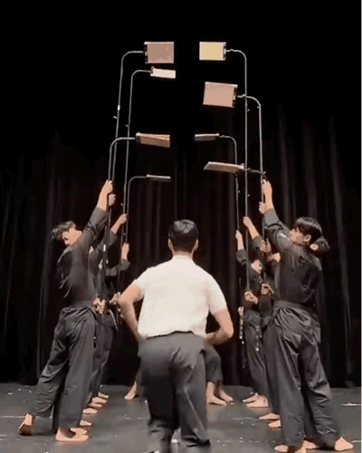 这不李小龙附体吗？😂