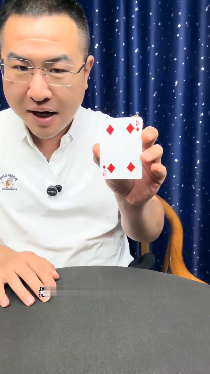 被这招骗了10年，今天终于破解。
大家好，这里有一个方块6，接下来摇晃几下，可以