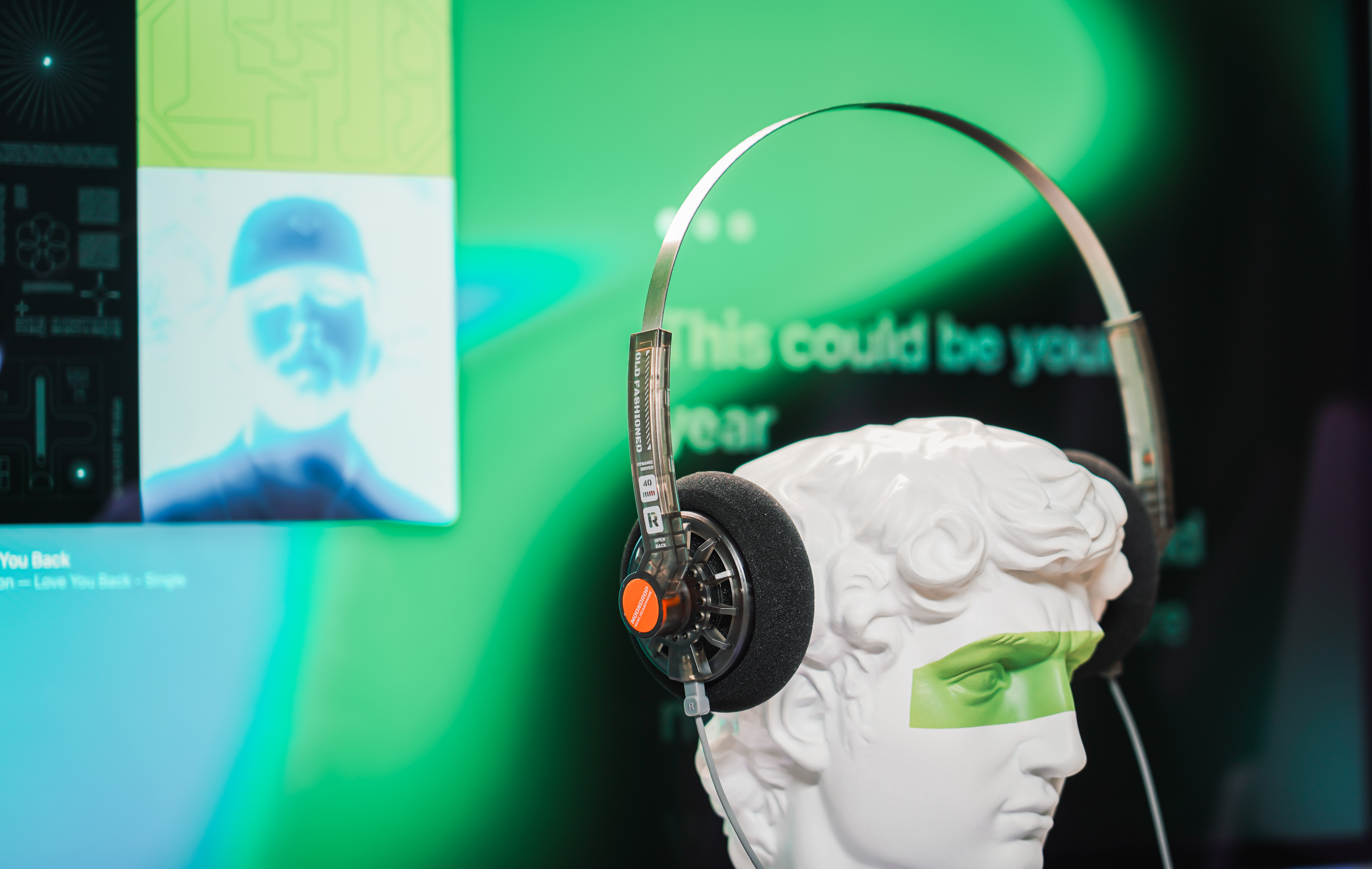 加赏 不知道有多少人看过怪奇物语最经典的画面，看过就知道复古头戴耳机的颜值了。水