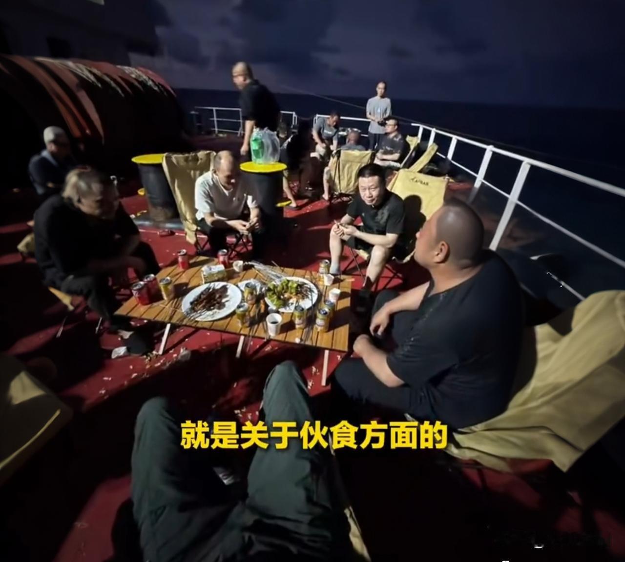 霍尔木兹白菜34美元一公斤，海员：命要紧

霍尔木兹海峡风云突变，美伊导弹横飞，