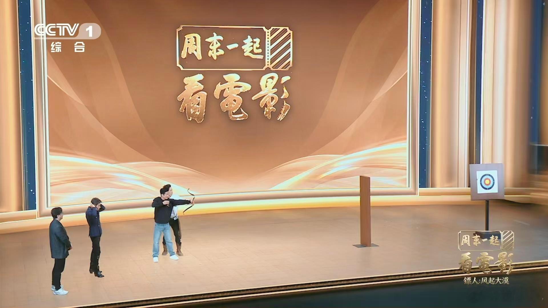 撒贝宁吴京猜拳神同步 撒贝宁和吴京猜拳也太神奇了✨，连续四轮动作完全一致，就算背