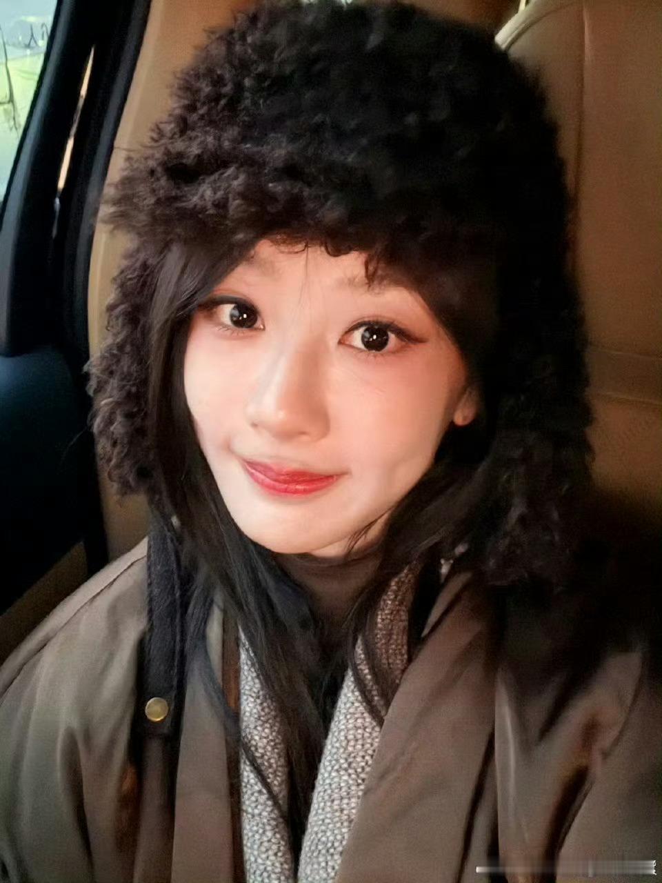 杨紫参加2025微博之夜杨紫将出席2025微博之夜 看这个投票 说明杨紫今年会参