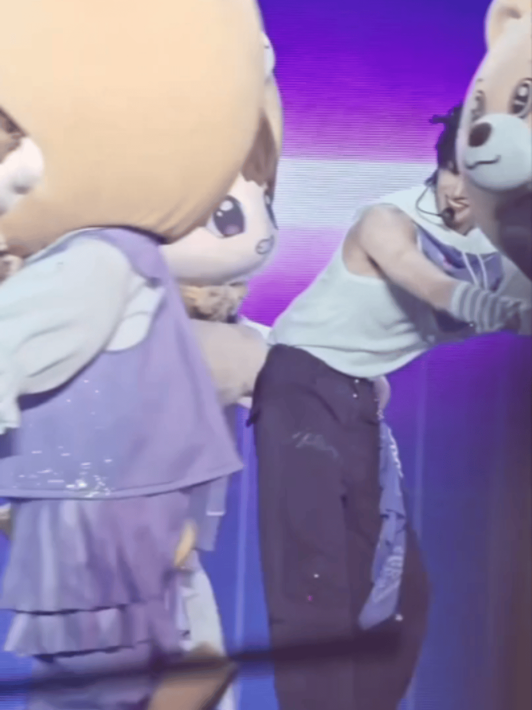 习惯性给人递自己屁屁的女孩是好女孩吗？ ​​​