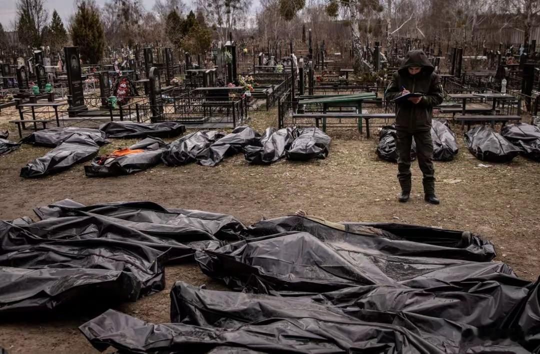 俄乌阵亡比例10:1

俄乌最新阵亡军人遗体交换在白俄罗斯—乌克兰边境一检查站举