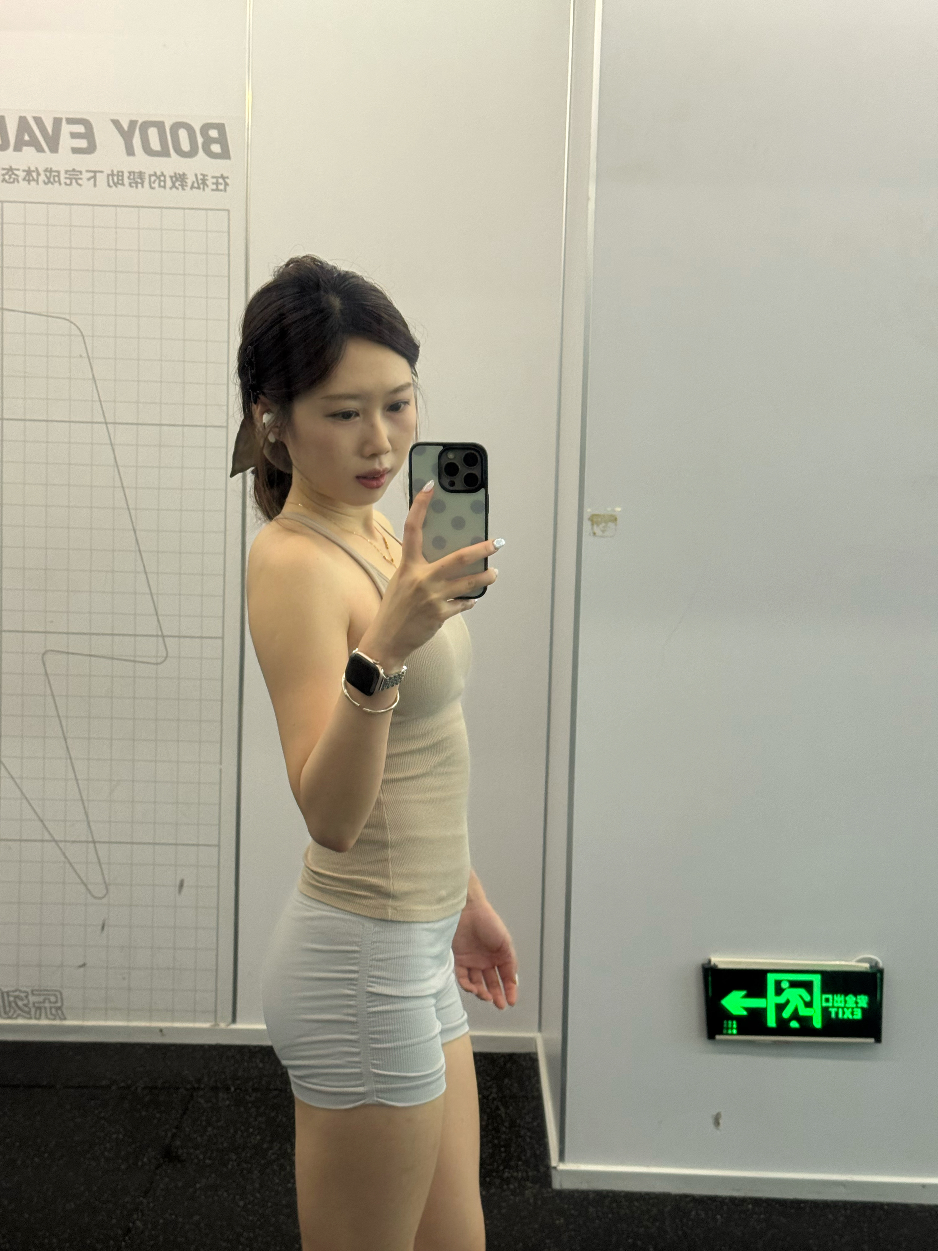 下了班洞洞鞋一穿就往健身房跑，问就是在备战奥运、高考、世界杯🏆健身运动打卡肌不