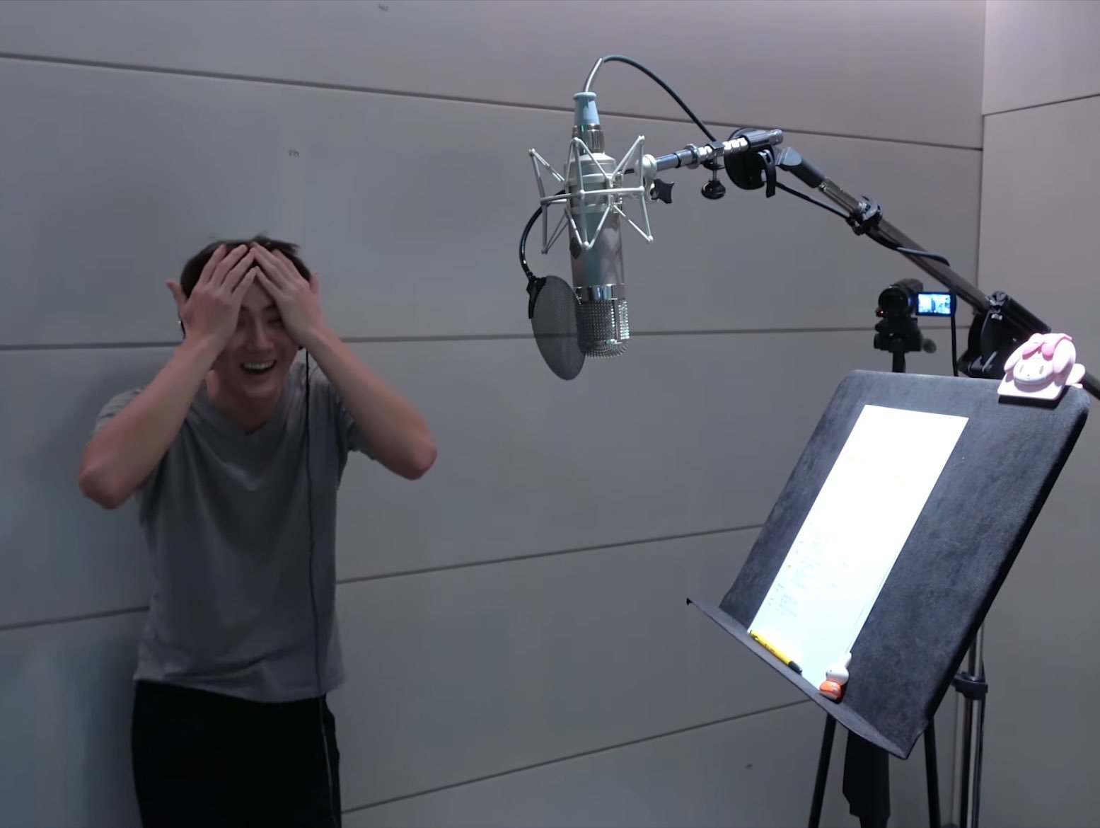 录音室创造出无数崩溃表情的EXO