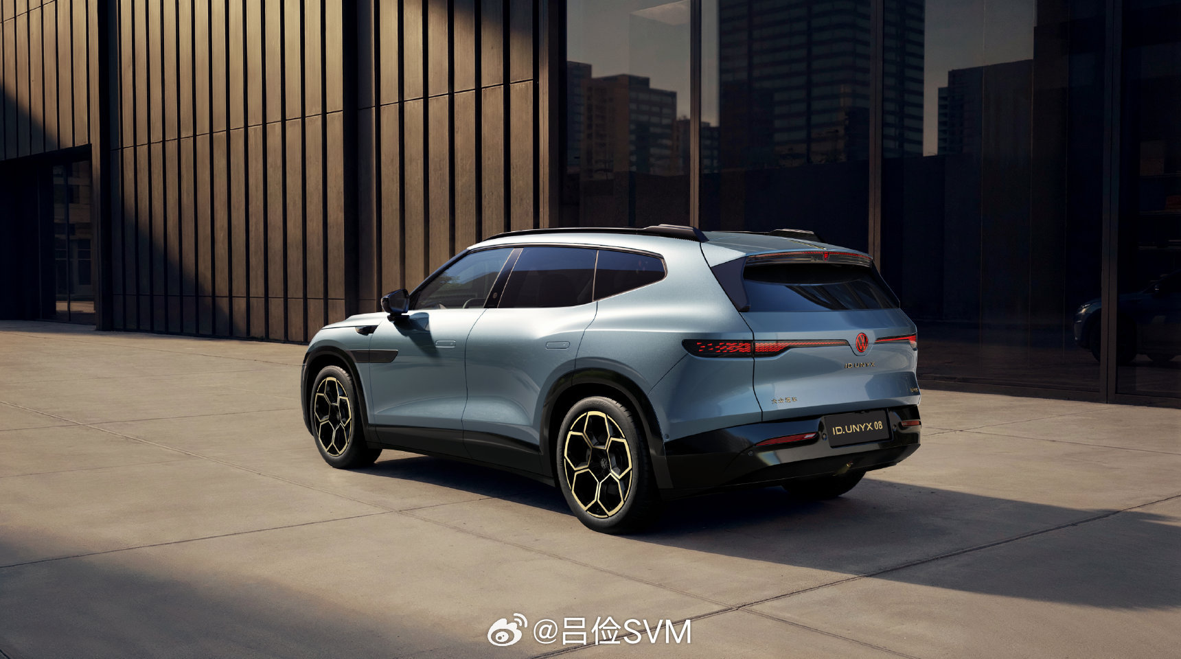 豪华大五座新卷王来了坐进某些所谓的旗舰SUV，后排还是挤，后备箱还是浅，豪华感全