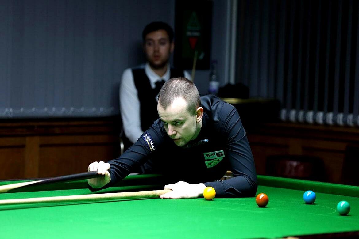 他摔下球杆，奖金一分没拿却狂笑不止。你猜为什么？
 
冠军奖杯旁边，阿什利·休吉