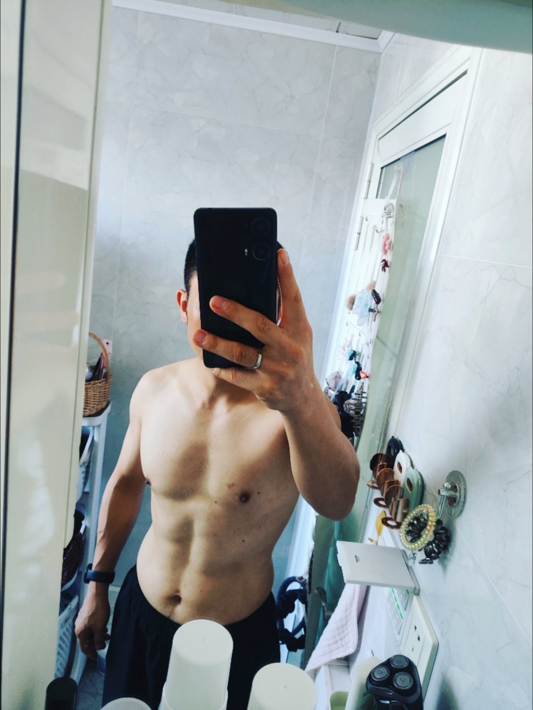动弹一哈 打紧凑忙，搬家接近尾声，弄66个单杠悬吊卷腹[加油][酷]同學们早ﾉ☀