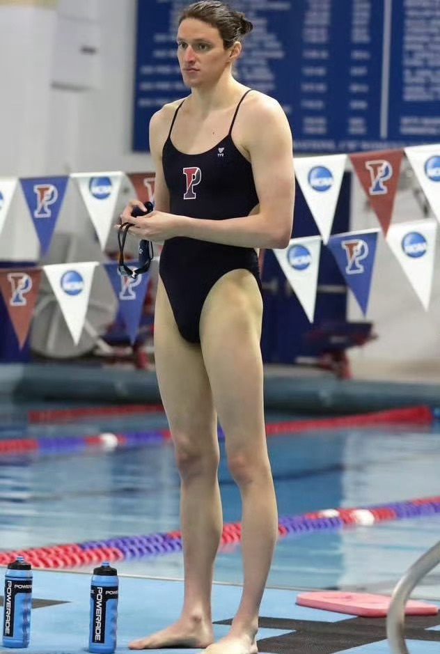 著名跨性别运动员lia Thomas曾发文抗议特朗普特朗普抢功奥运会女性参赛新规