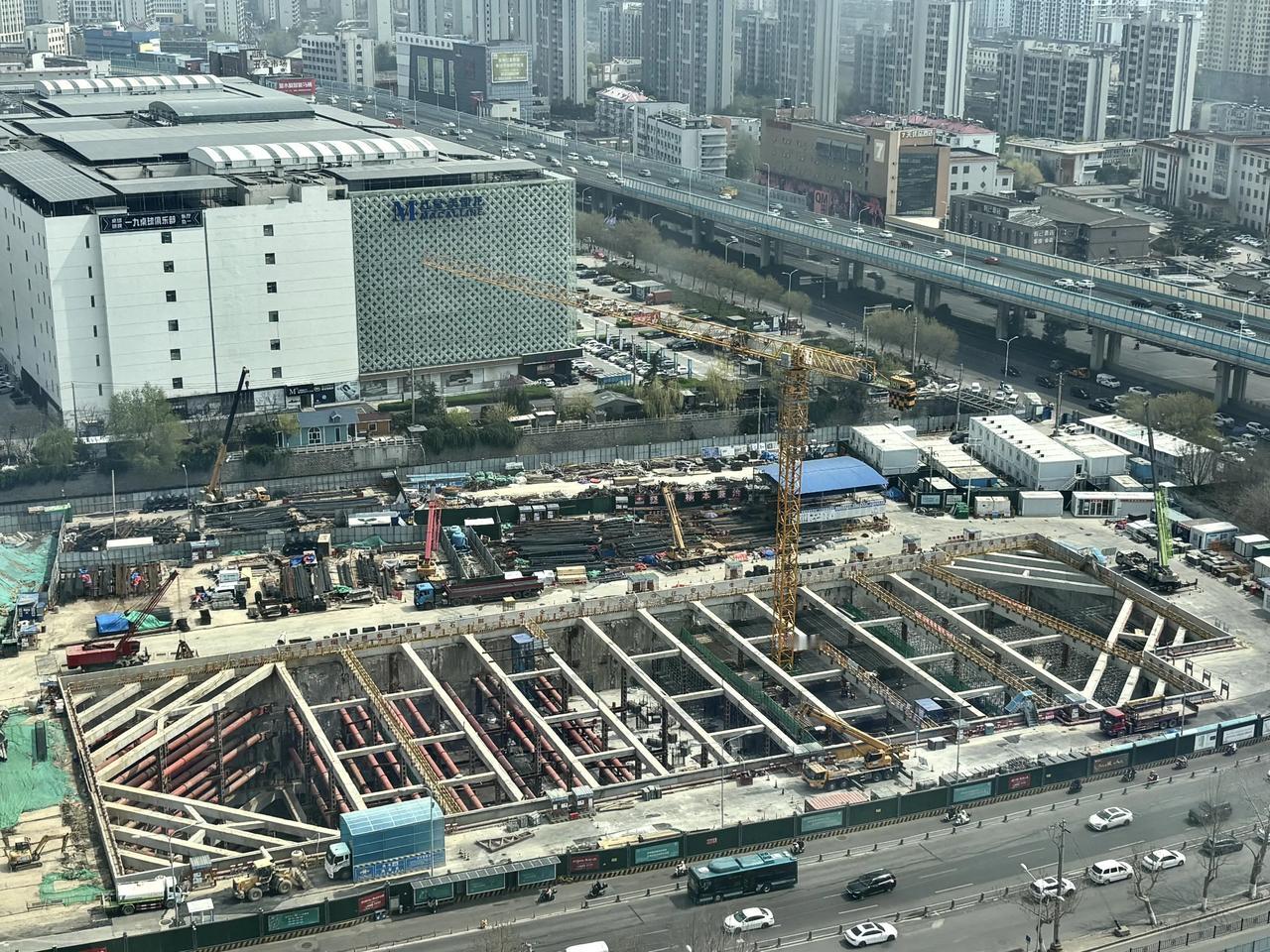 现场实拍！济南地铁7号线历山北路站，最新施工进展来了！
图片由楼友“怪兽”3月2