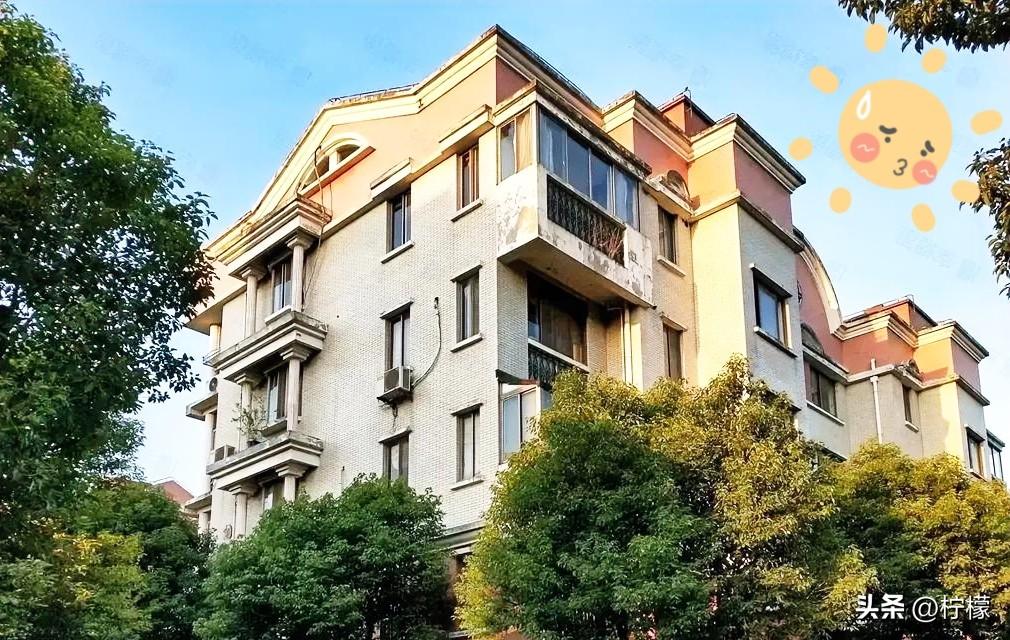 洗房彻底落空！上海这出婚恋闹剧大快人心。
女子嫁给比自己小13岁的丈夫，以给女儿