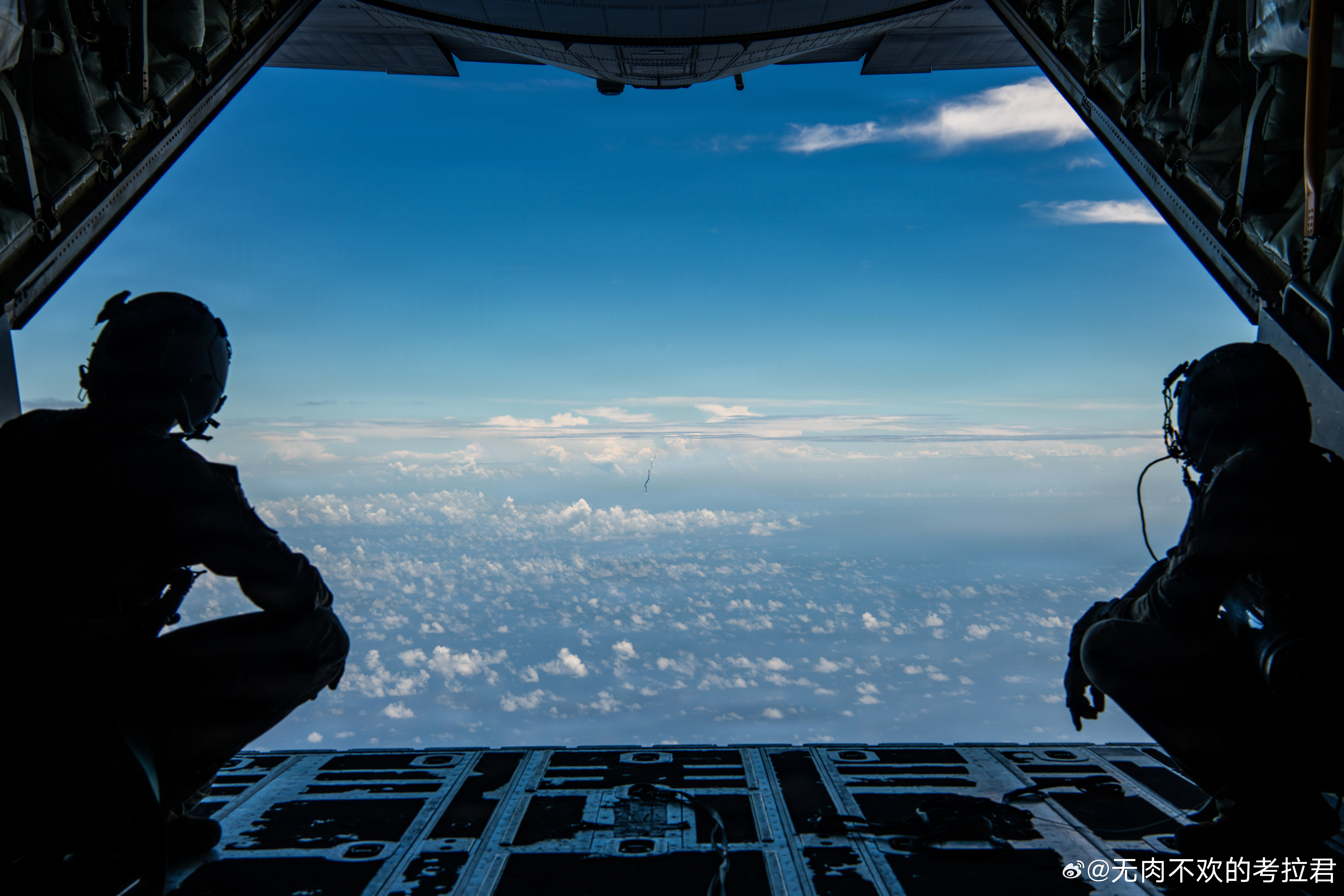 2026 年 9 月 9 日，冲绳海岸，MC-130J Commando II 