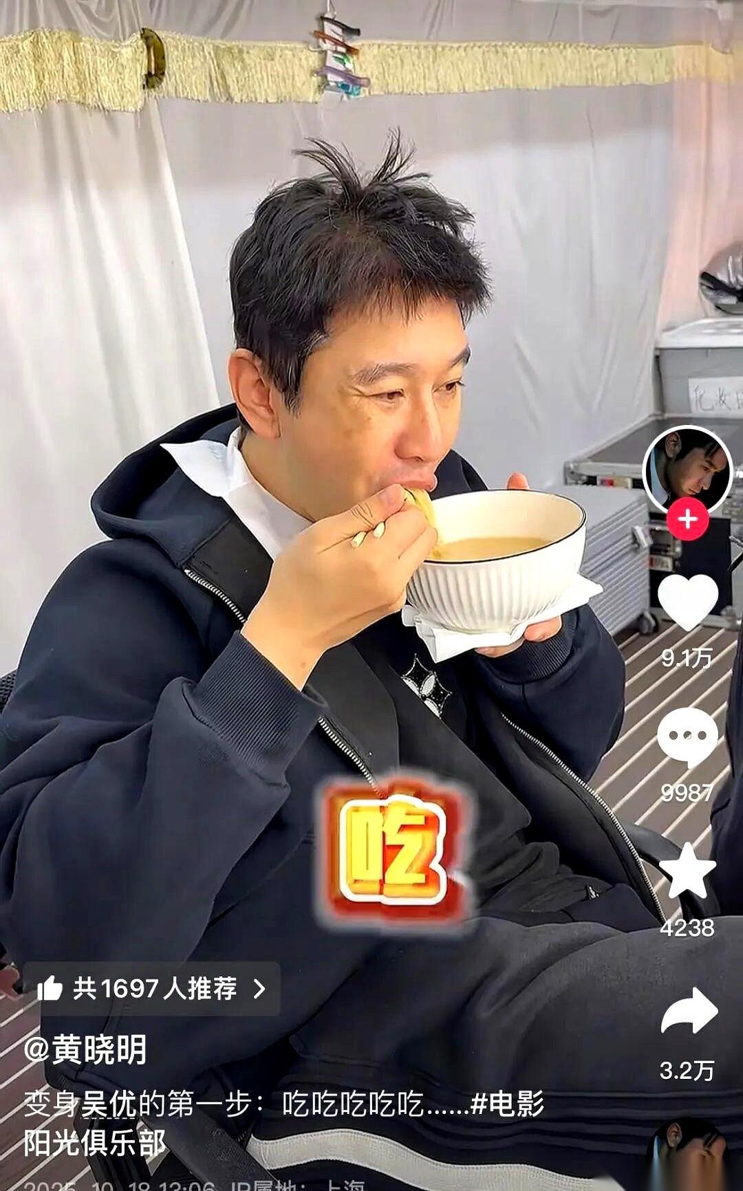 为了演一个“傻子”，先把自己吃成一个胖子。
然后再饿成一个瘦子。
前后折腾50斤