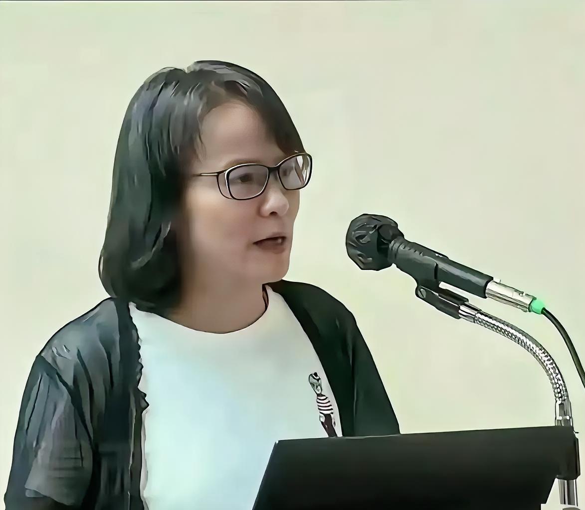区桂芝痛批郑丽文：嘴上谈和平，购武毁和平纯属闹剧
 
台湾爱国女教师区桂芝，严厉