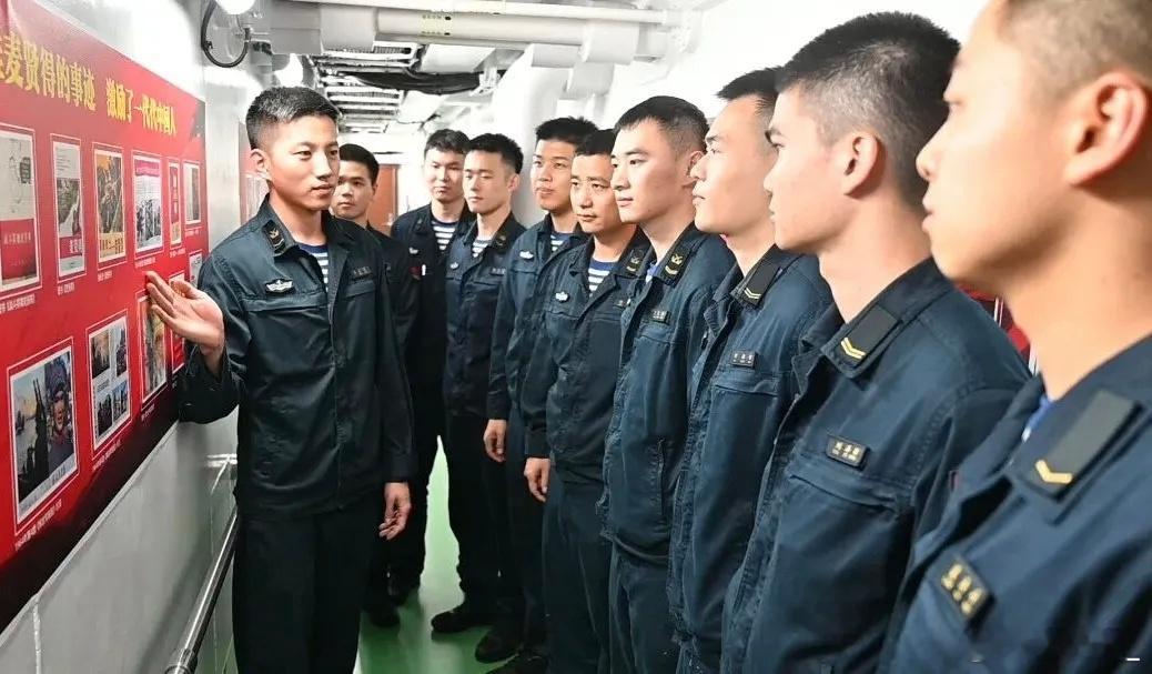 福建舰某中队荣立集体三等功1次，被南部战区海军表彰为后勤装备保障先进单位。先后有
