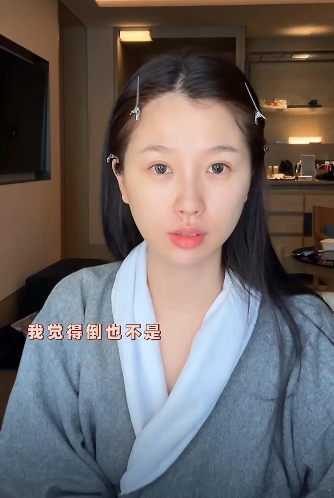 其实虞书欣的素颜还是很抗打的 