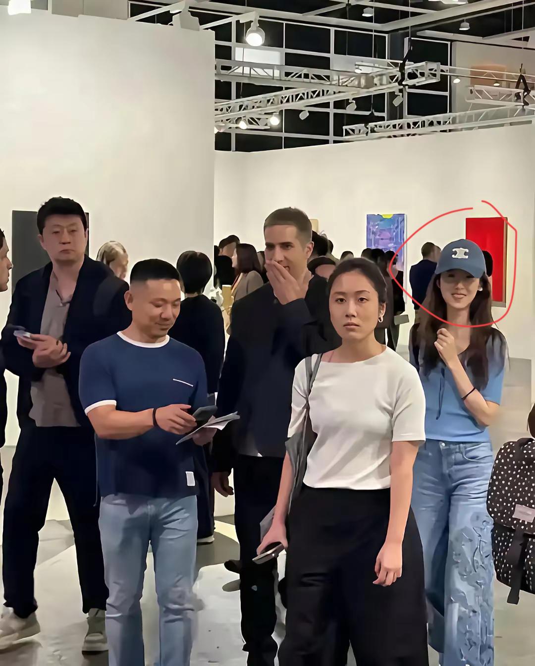 章泽天带的帽子是什么牌子的