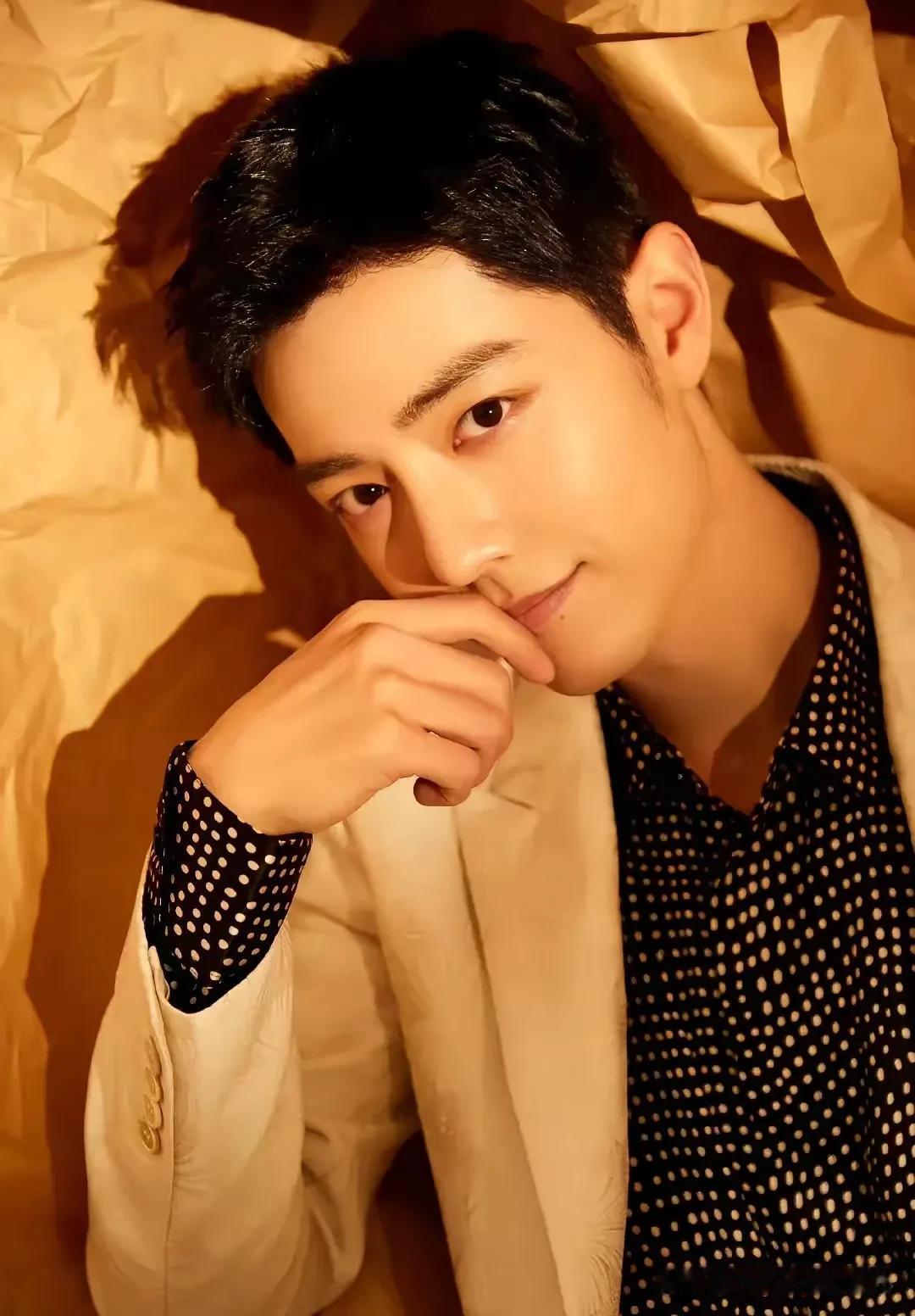 战战占据今日之最
晚安😴💤
帅得让安眠药也失效[呲牙]