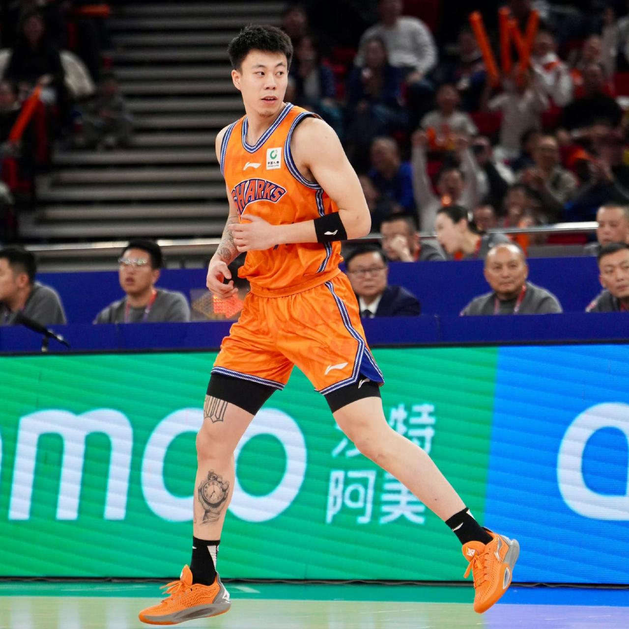 上海99-77大胜广厦，豪取七连胜，一战打出了2个无可争议的事实！

1.打广厦