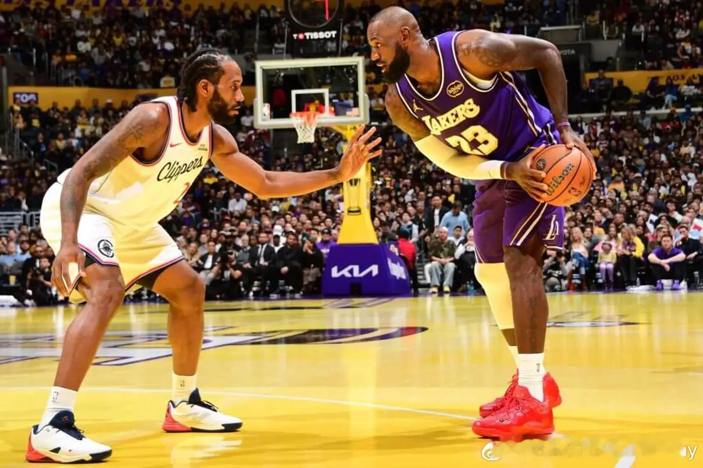 在湖人队最近战胜快船队之后，本赛季莱昂纳德在场时，快船队已经净负57分。 