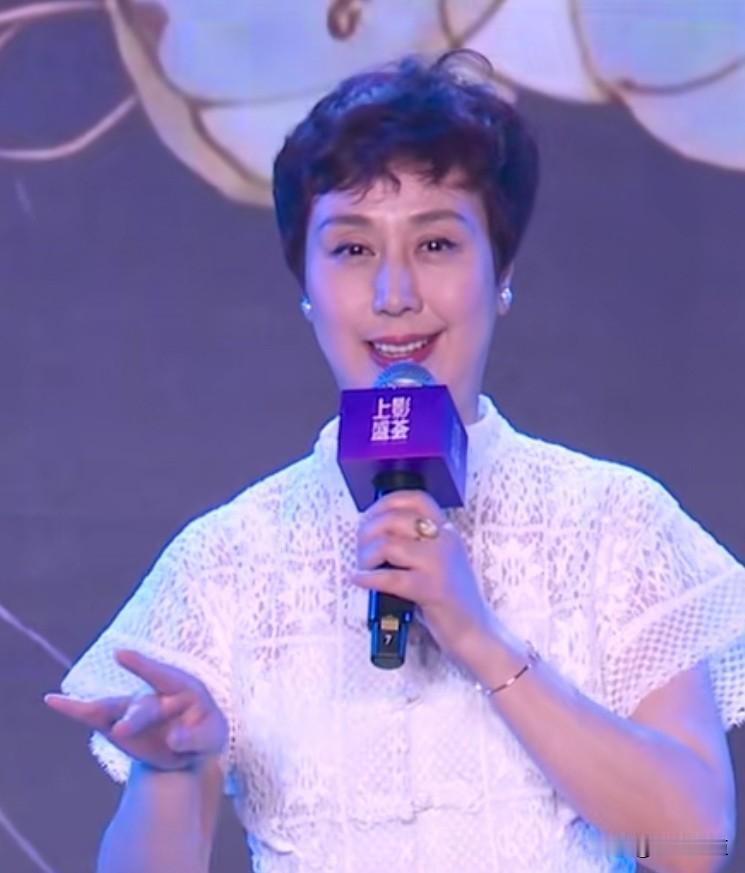6月14日，2026上影盛荟正式启幕，作为京剧艺术片《大唐贵妃》的男女主角史依弘