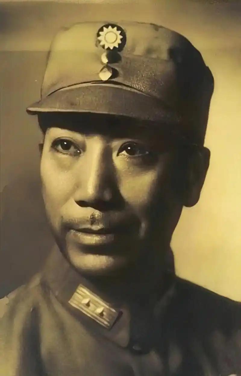1938年，41岁戴笠借口加班，把秘书余淑衡，带到了卧房，戴笠递给她一杯咖啡：“