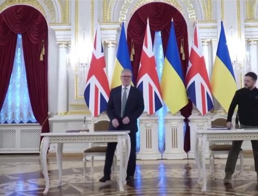 英法德为乌克兰“穿北约马甲”：是安全保障还是“带刺玫瑰”？

巴黎的爱丽舍宫内，