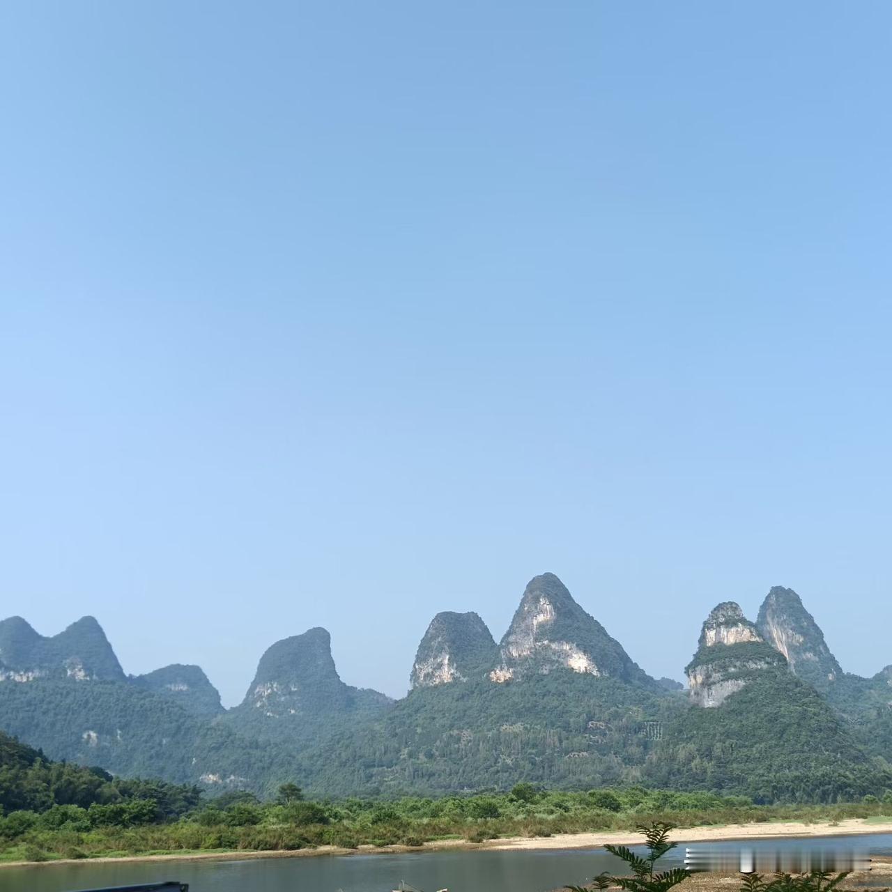 人一定要金贵地对待自己，善待自己
人这一生，最该置顶、最不能辜负的关系，永远是和