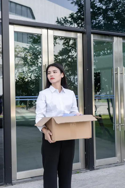 网红员工被严重高估，东方甄选离职风波：2万价值与2000万野心
近期，东方甄选的