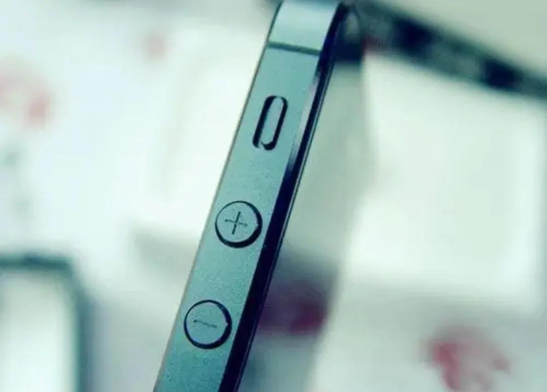 一直有个问题没有想明白，就是苹果的静音键挺好用的，为什么安卓厂商没有跟进了？安卓