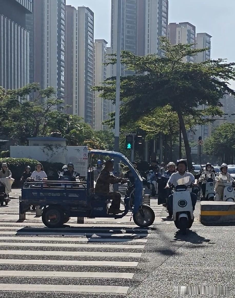 邻居买大亚湾房子赢麻了。
小区一邻居，今年年初买的大亚湾房子，搬过来后，开启了一