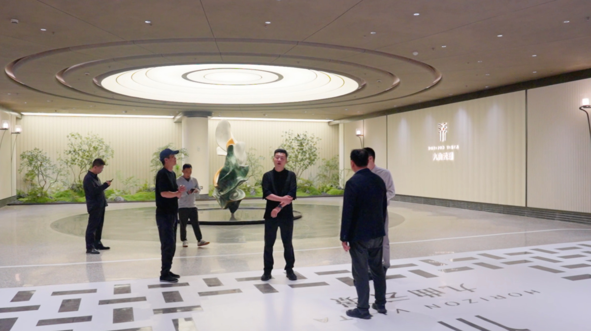 主流媒体走进台隆龙湖·九曲云璟，实地品鉴约6000㎡全龄三会所示范区