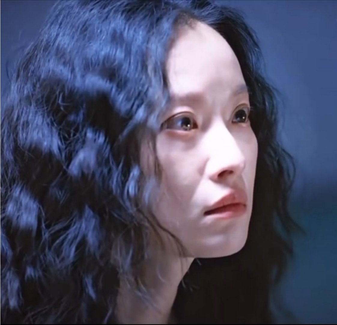 20秒的沉默，比任何歇斯底里的对白都震耳欲聋。倪妮用眼神完成了一场无声的审判，从