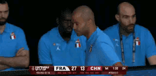 法国U17男篮主帅帕克真是运筹帷幄！在今天进行的法国U17男篮和中国U17男篮的