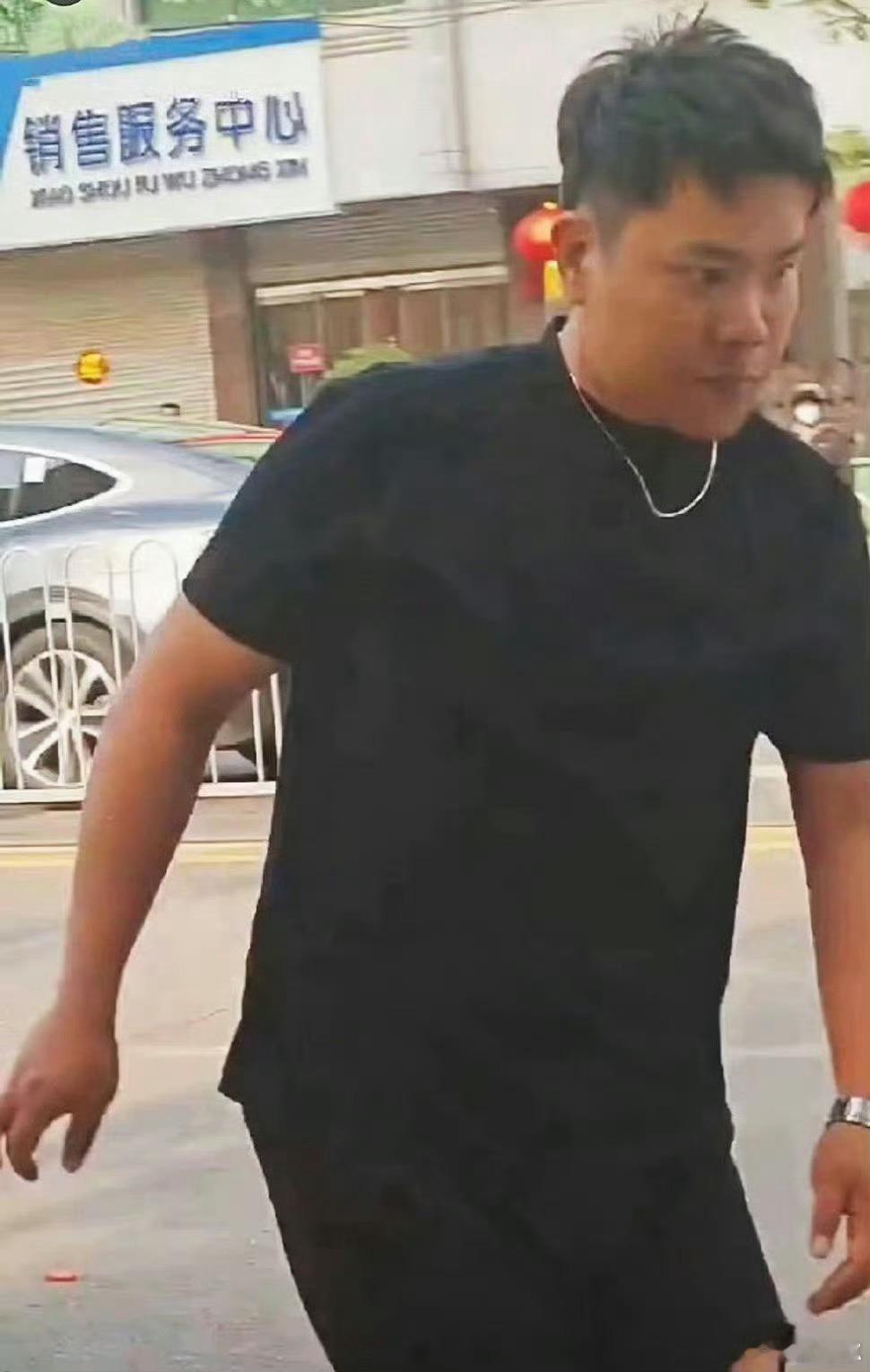 山东滕州另外一个肇事人，看着很正常，不像是吸了或者醉了。 ​​​