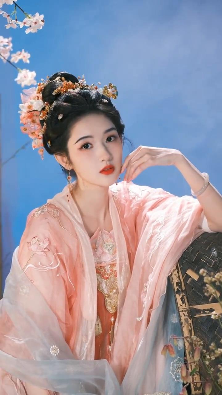 往下趴下来，绝美。