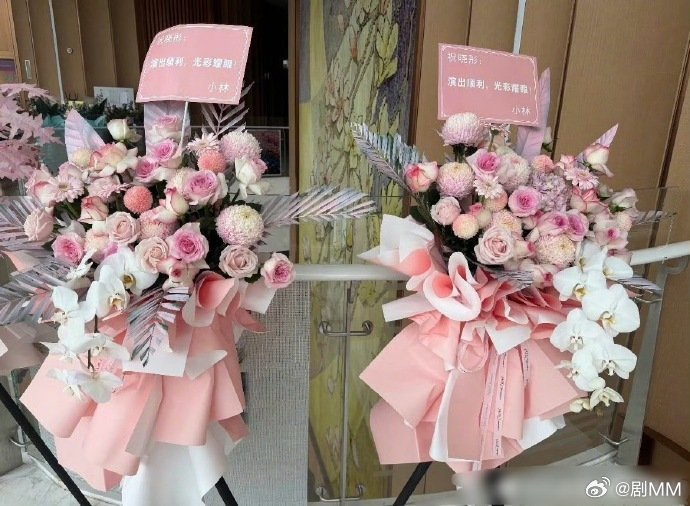 李昀锐送关晓彤花篮了 李昀锐送关晓彤花篮了，真没想到啊！李昀锐送关晓彤的花篮