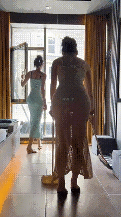 孩子们，能不能替妈妈打扫一下卫生？
放暑假了，也不能光玩呢！
