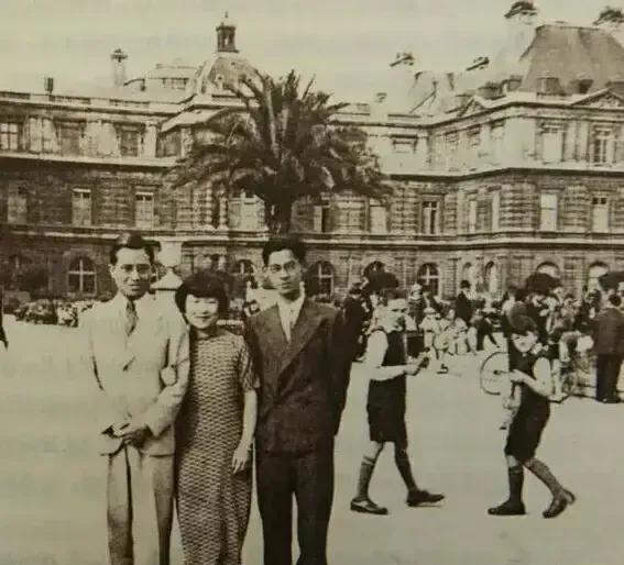 1997年，86岁的杨绛对病床上奄奄一的女儿说：“安心睡觉，我和你爸爸都祝福你睡