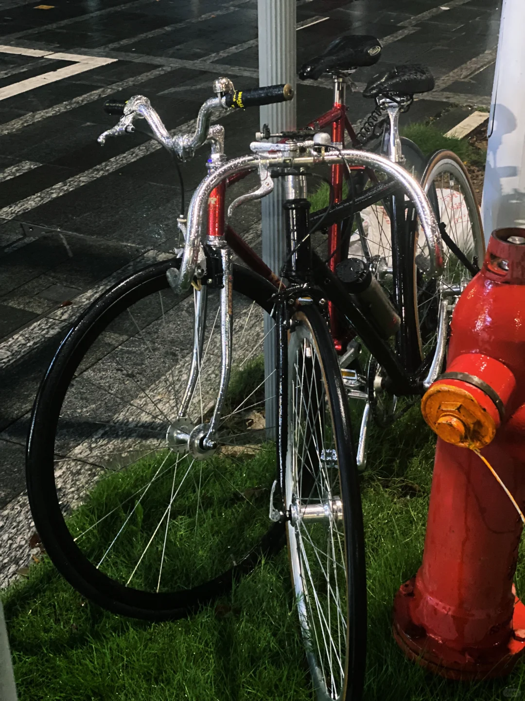 骑自行车🚲最烦恼的就是突然下雨🌧️
