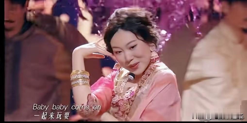 沈佳润去韩国“出道”一趟，
到底学了啥？连基本的表情管理都没做好，印度风造型更是