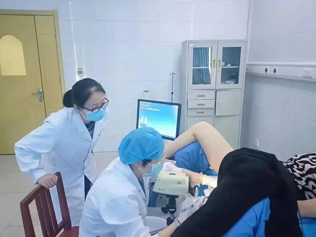 那次让我改观的妇科检查：医生一个暖心举动，化解了所有尴尬

检查床边的帘子并未完