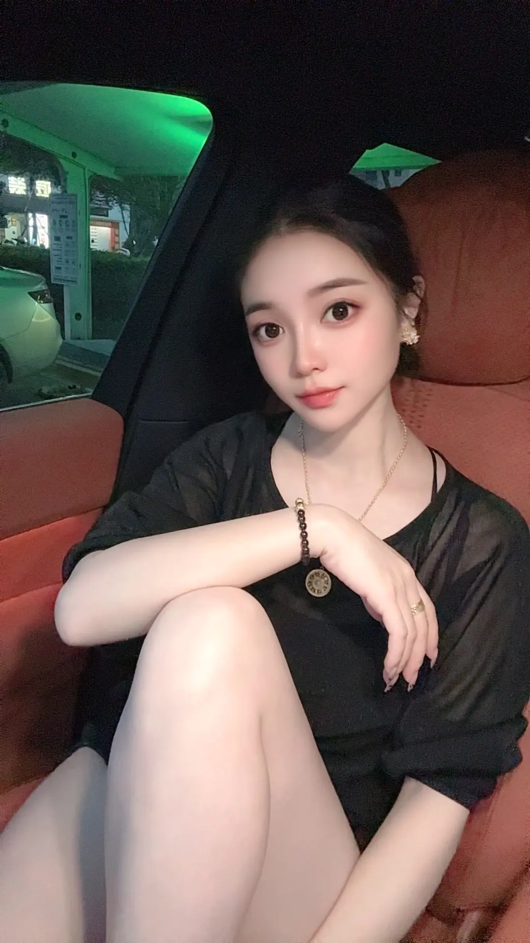 最好的投资  就是投资自己  没有人能夺走你内在的东西  把自己变得健...