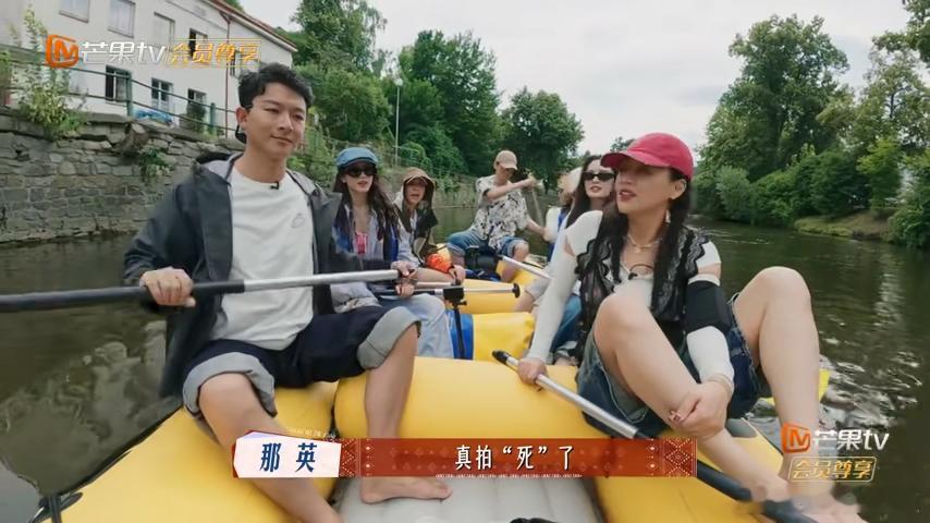 张晚意用桨打蚊子张晚意用船桨打蚊子啊 ​​​