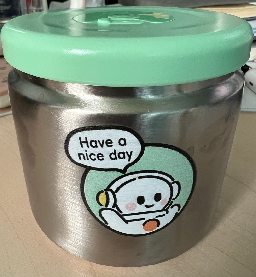中午吃了小伙伴的自制豆花儿，加上她的辣汁儿，味道真的是不错，很嫩很香，一袋儿刚刚