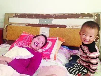 “植物人如果不终止妊娠，会出现很多危险！”2011年，一男子带植物人妻子做检查，