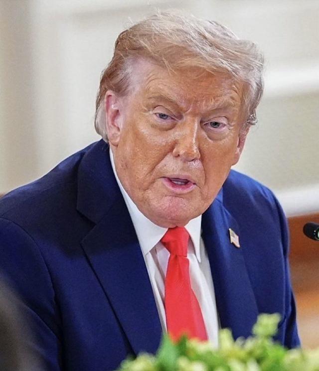 美国主动喊话中国了，当地时间5月4日，特朗普在白宫的一场活动上公开表示：我将在两