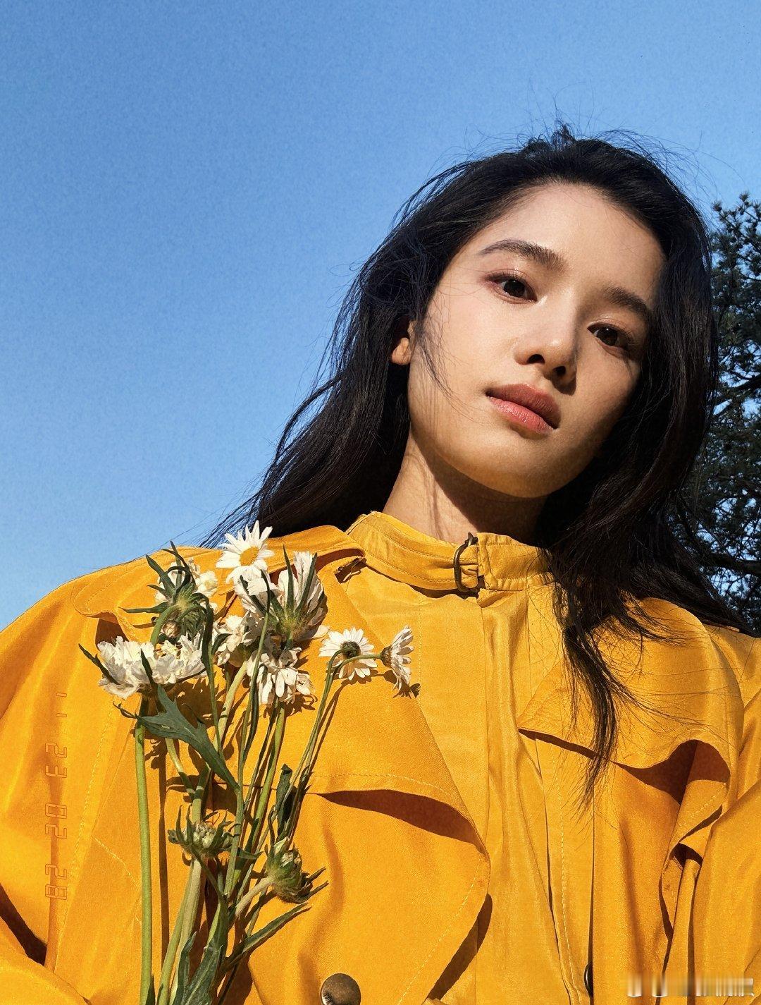 张婧仪拍了自己的大屏张婧仪分享故事的小黄花张婧仪分享故事的小黄花！！还拍了自己的