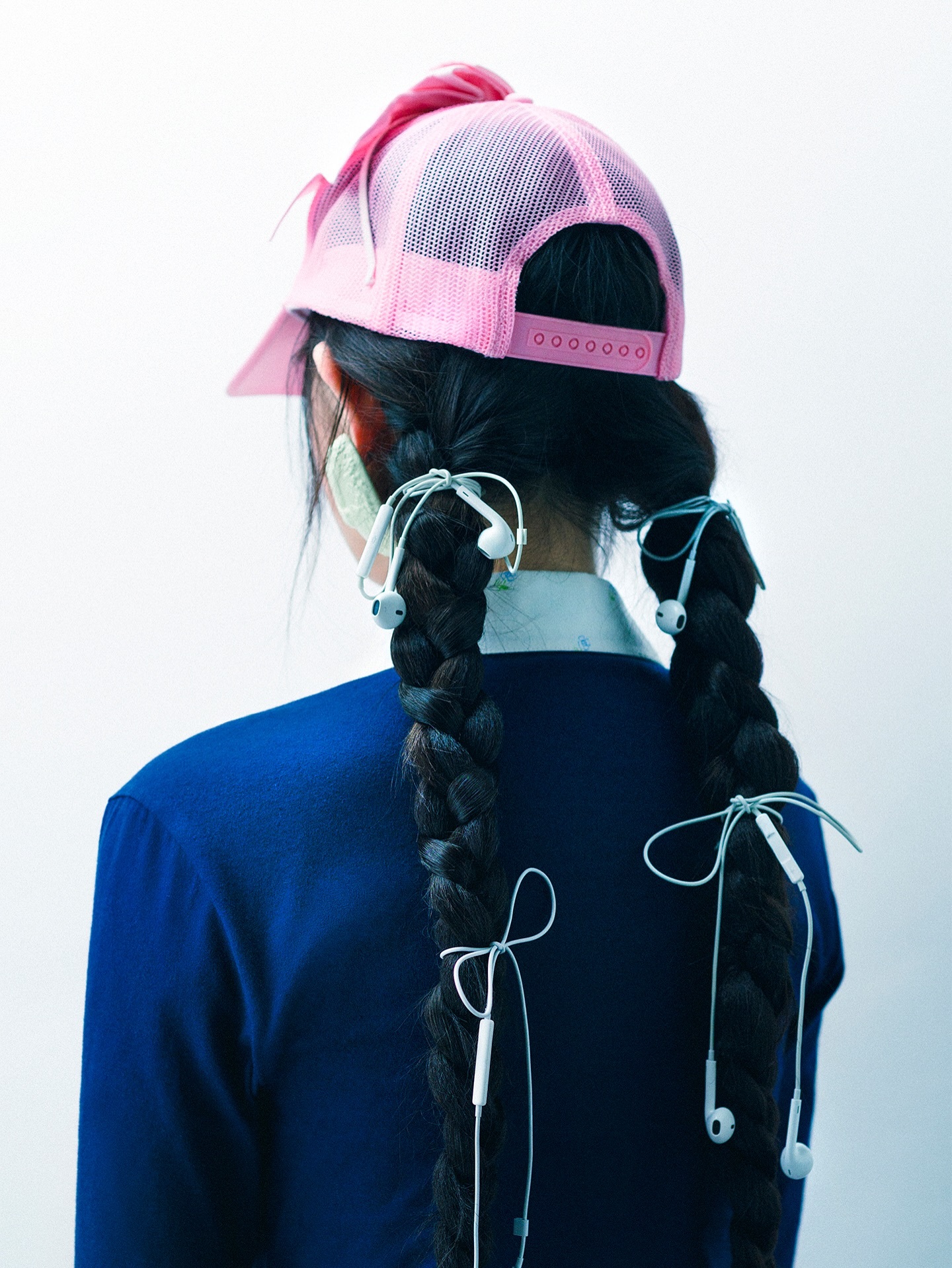 ILLIT  —— 《NOT CUTE》 别致的“发饰”，蛮有意思 ​​​